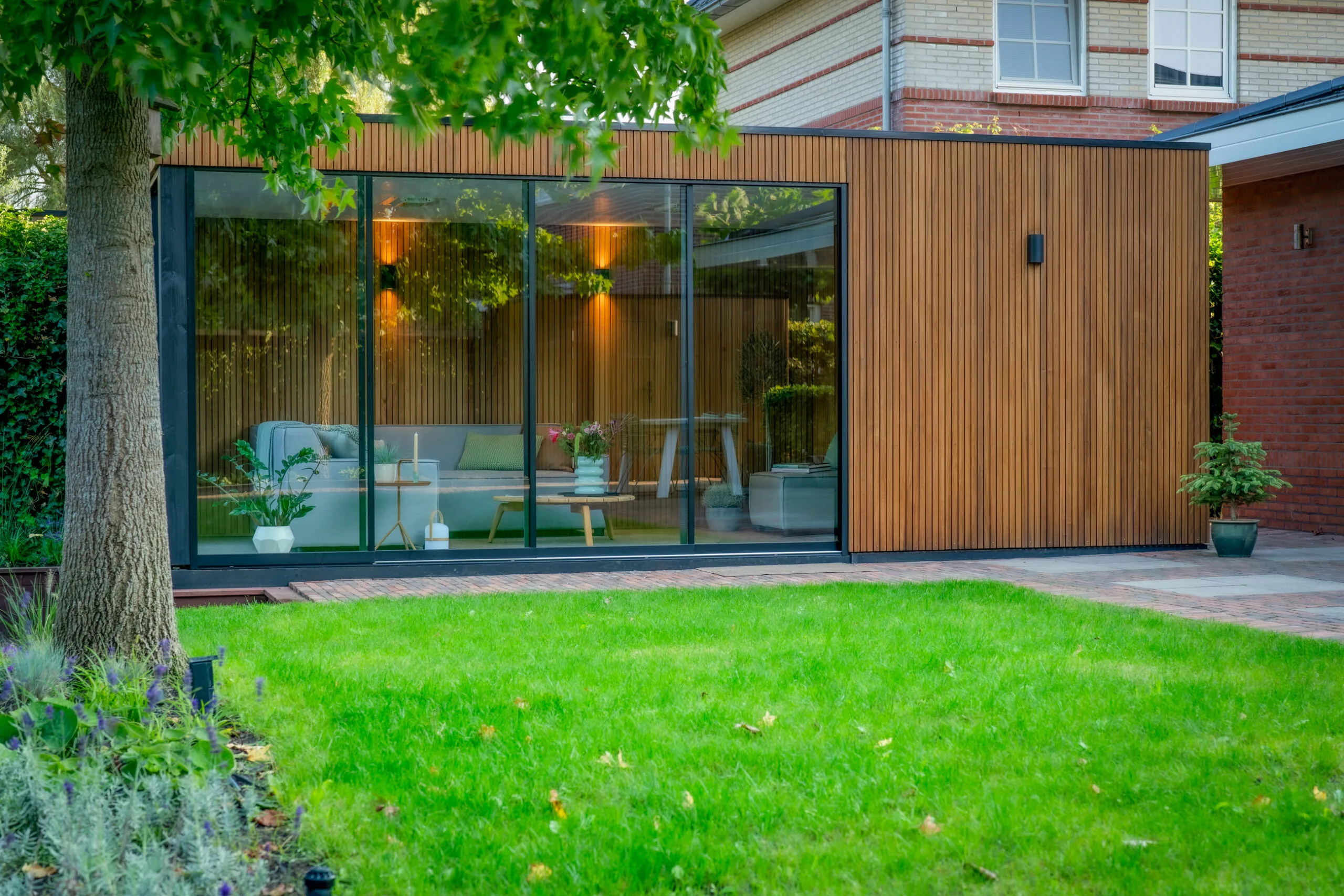 De scandinavische tuinkamer met berging van lara en chiel uit purmerend