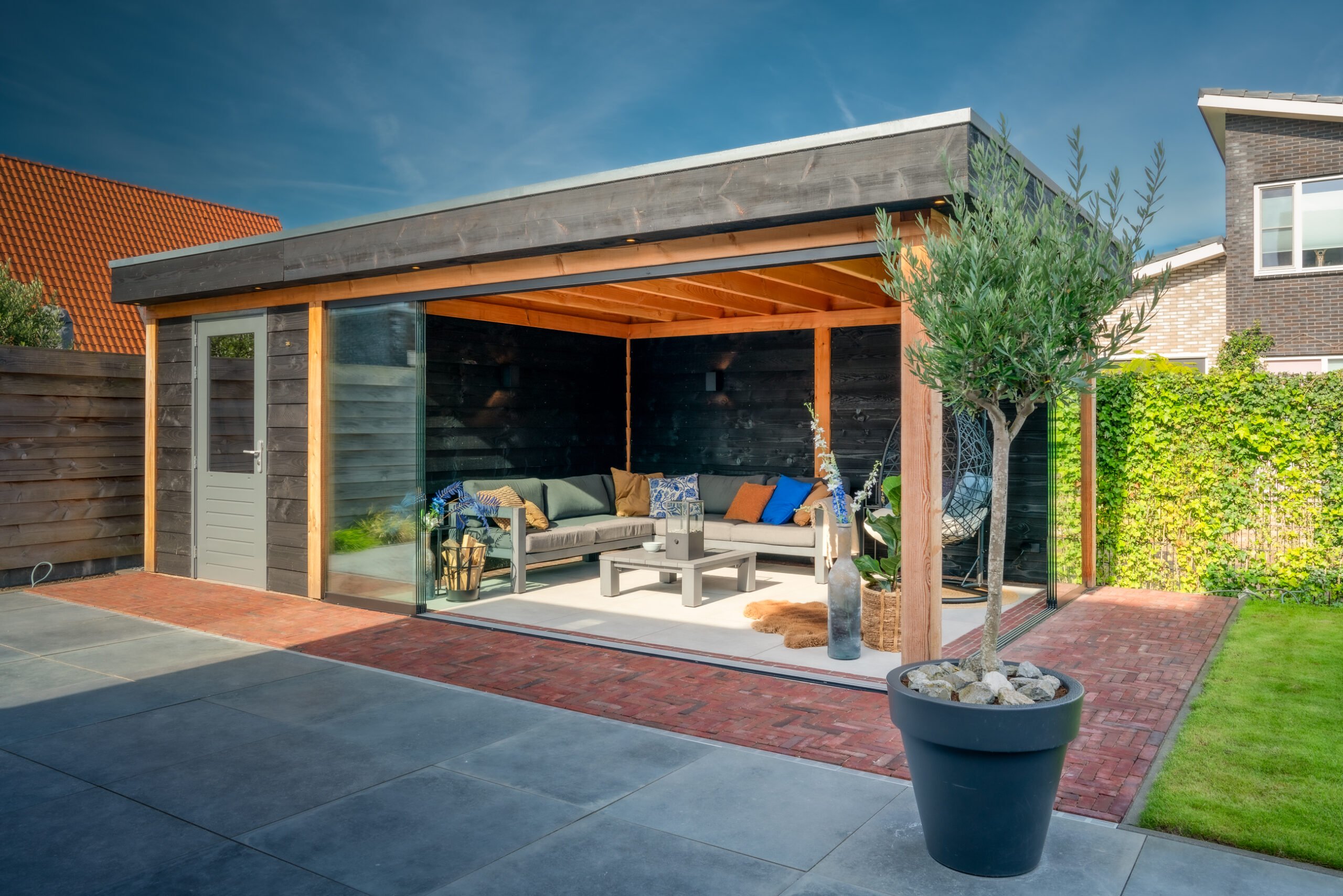 Het moderne tuinhuis met berging van daniël en femke uit heerhugowaard