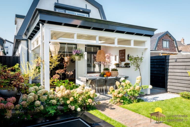 De perfecte groene oase: planten voor je veranda in elk seizoen